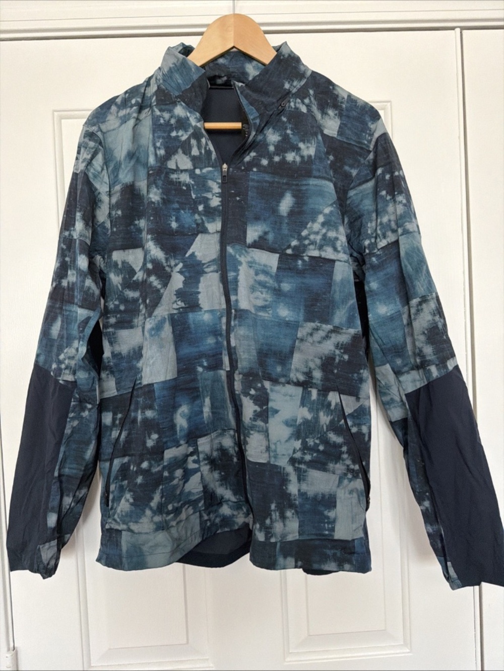 Lululemon Men’s Windbreaker Blue Jacket Hooded Ultralight Weight Packable XL